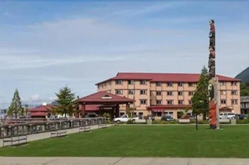 Totem Square Hotel And Marina Sitka Esterno foto